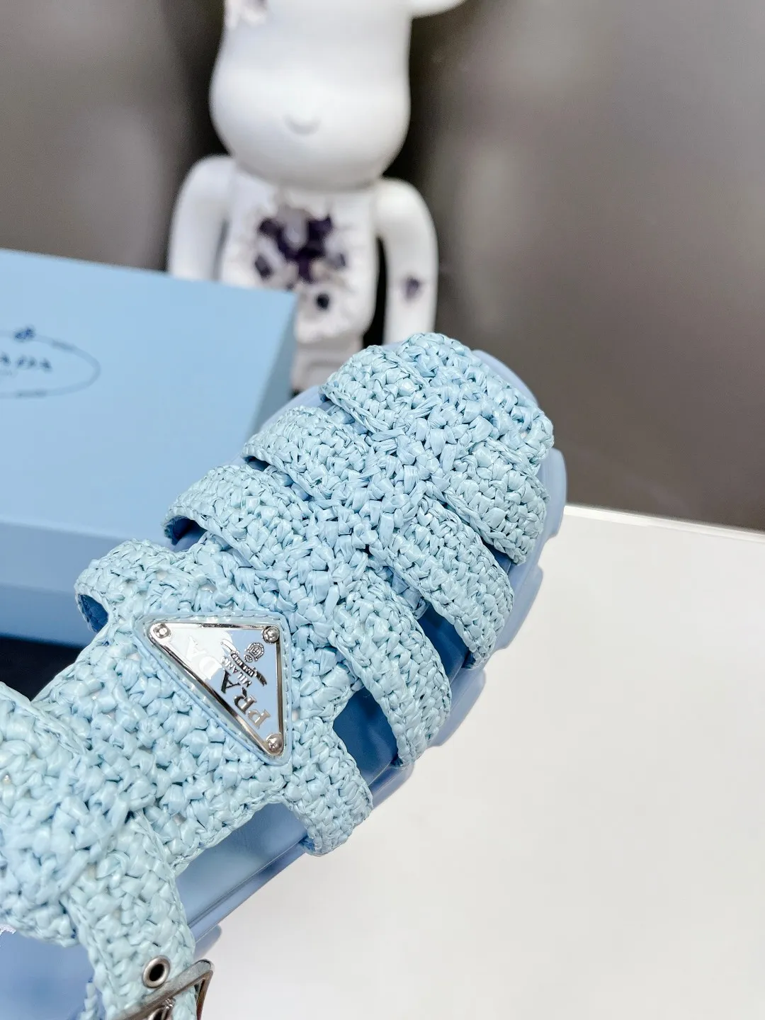 👟👟Ex-factory price 640👟👟 Straw 2023 exclusive version super hot🎊🎊🎊hot prada Prada cage shoes sawtooth Roman braided thick-soled rubber sandals retro fashionable and avant-garde gear teeth 55mm Thick-soled soles, the upper perfectly restores the original craftsmanship, and is made of purely hand-woven uppers. The cost is extremely high, making the whole pair of shoes light and comfortable, full of holiday feel, and bright colors 💐💐💐💐 to satisfy a variety of choices for fashionable people with different styles! The iconic metal triangle logo is paired with the shape of ancient beach sandals. Every design element is fashionable! Code number 35-40